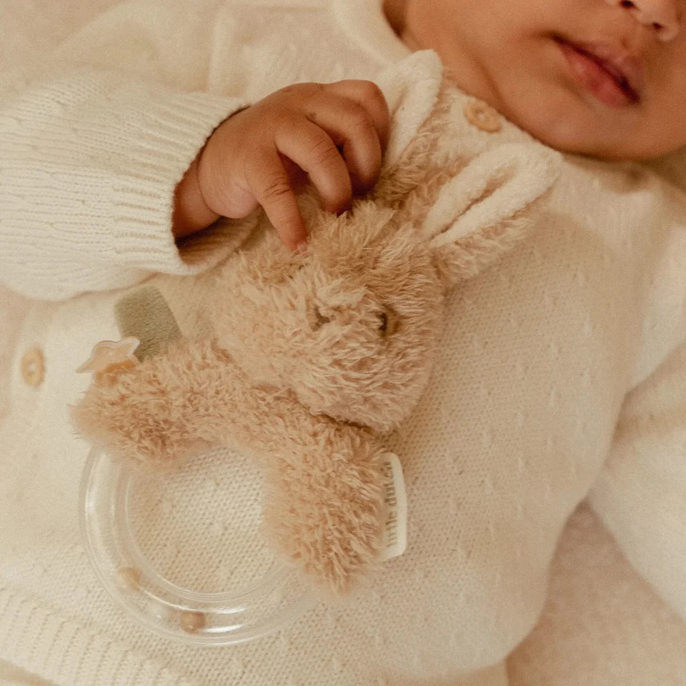 Little Dutch - Ringrammelaar - Beige - Newborn Naturals - konijn