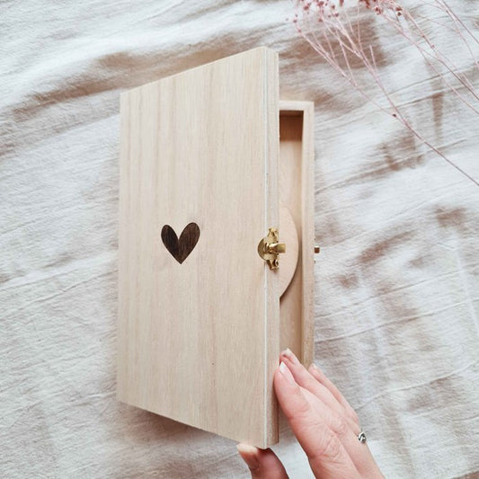 Wij krijgen een baby! – Houten kistje met houten cirkel