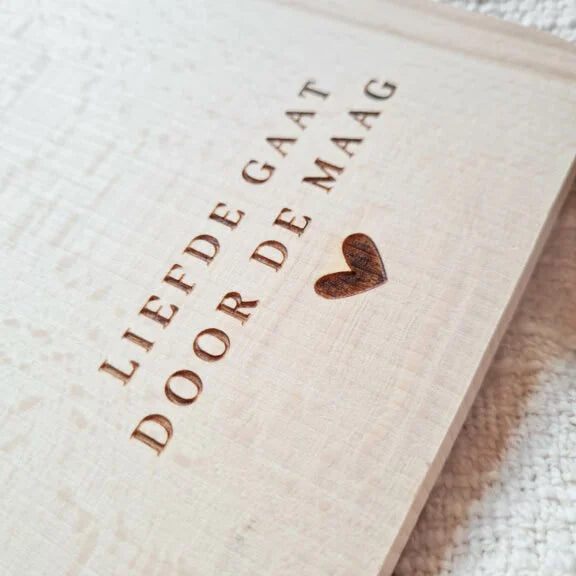 Houten Borrelplank - Liefde gaat door de maag