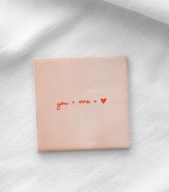 Tegeltje " You + me" roze