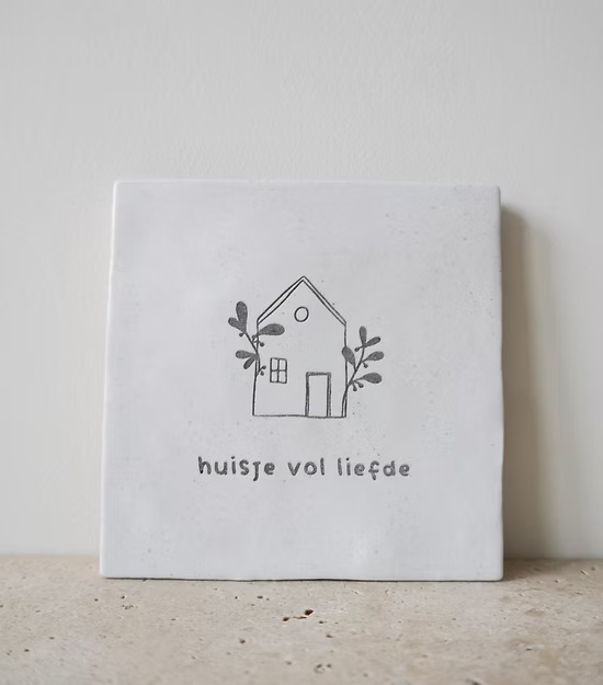 Tegeltje gegraveerd "Huisje vol liefde"