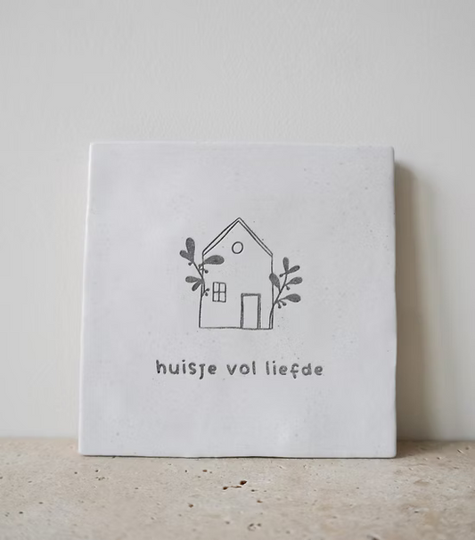 Tegeltje gegraveerd "Huisje vol liefde"