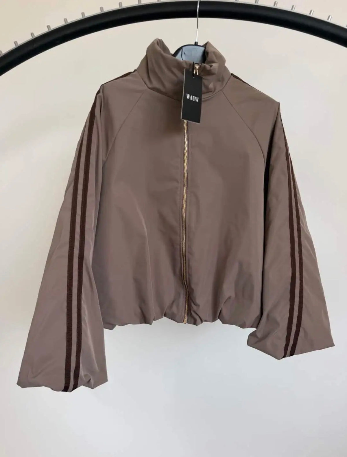 Wauw Fashion gevoerd jasje taupe met donkerbruine streep