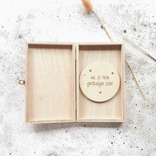 Wil je mijn getuigen zijn? - Houten kistje met houten cirkel - getuigen vragen