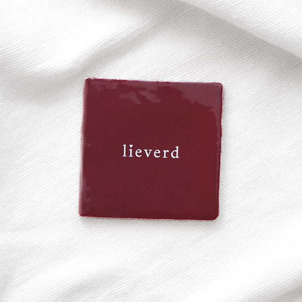 Tegeltje gegraveerd "Lieverd" bordeaux