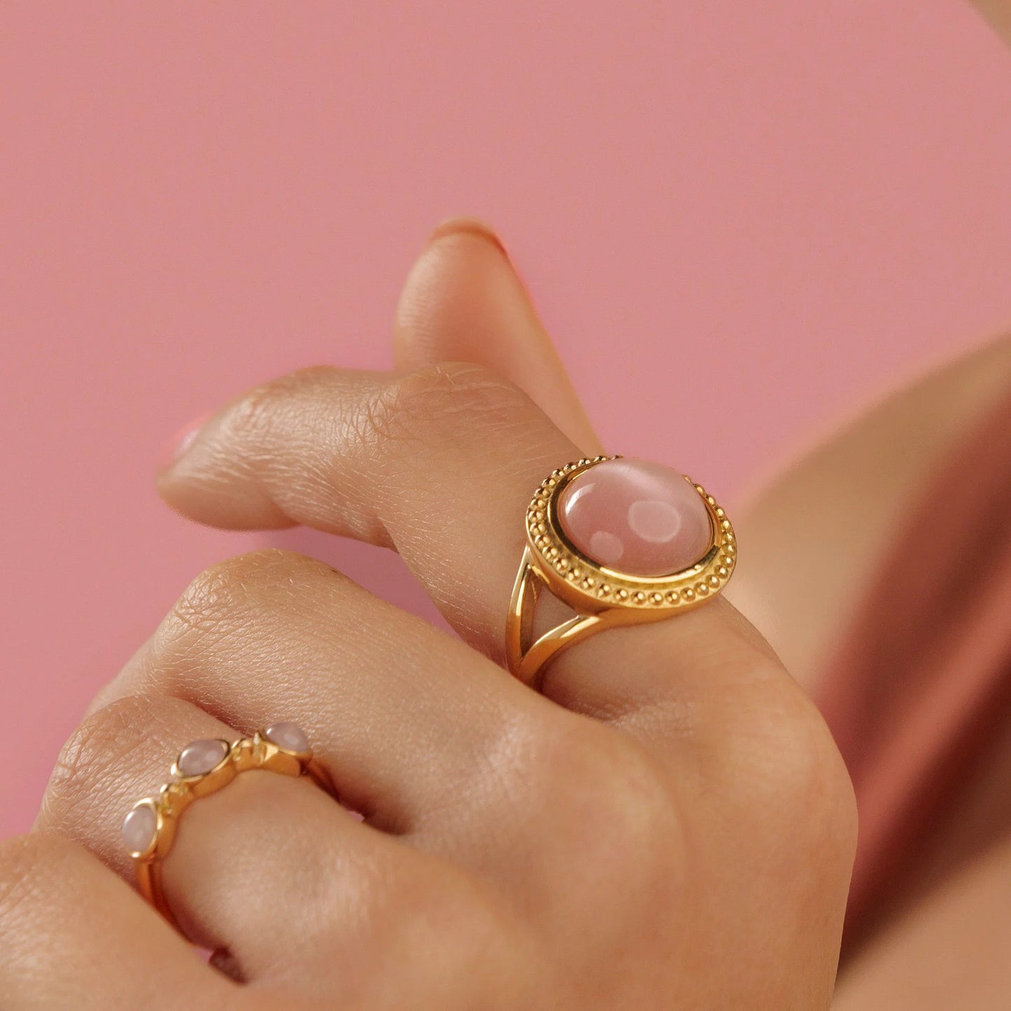 My Bendel Gouden ring - Drie Rose Quartz edelstenen - Tijdloze charme - stainless steel