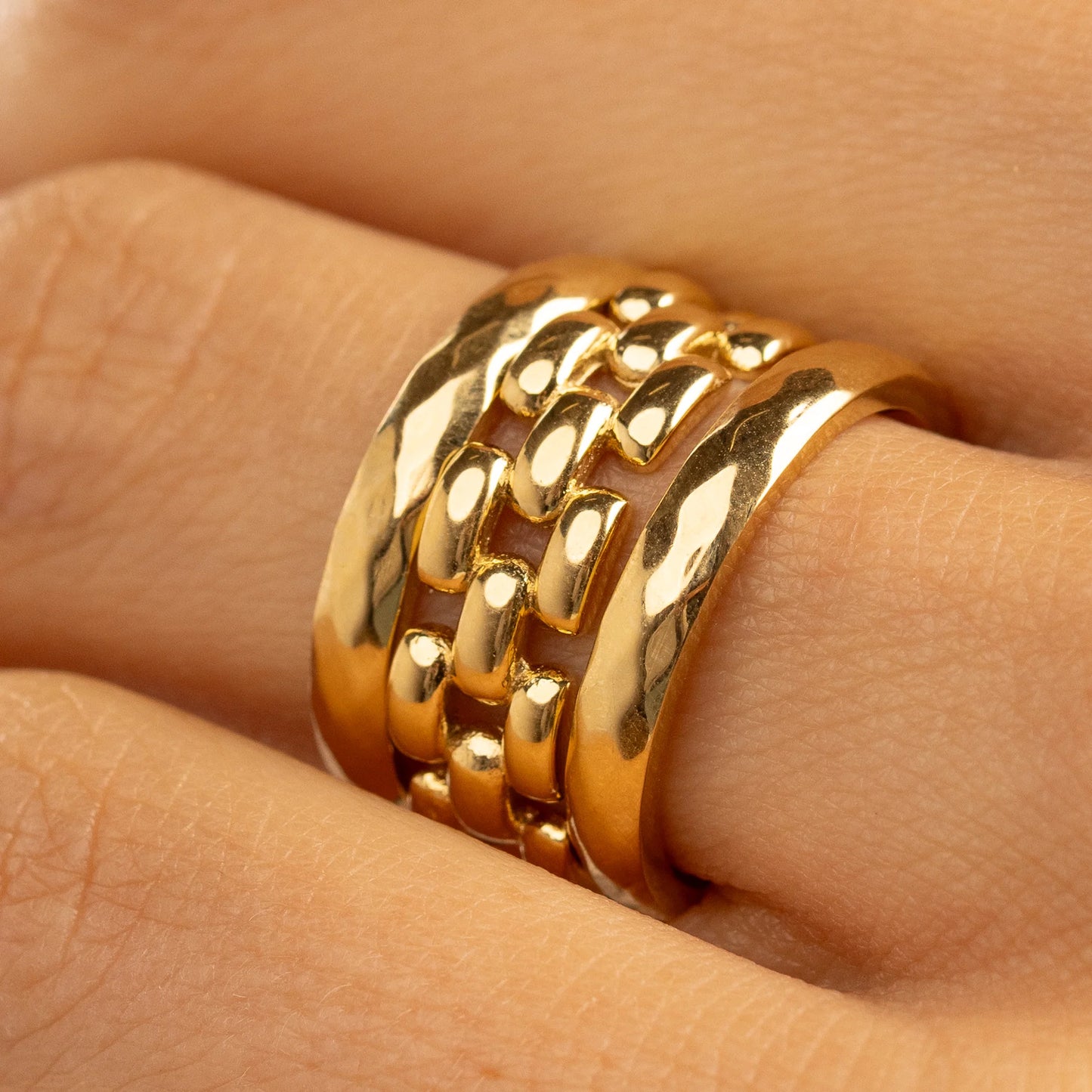 My Bendel - Brede gevlochten gouden damesring - Elegant en stijlvol - stainless steel