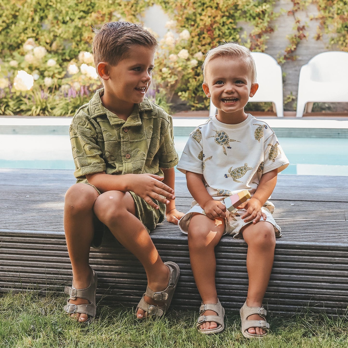 Your Wishes Cool Turtle | Relaxed Shorts | Antique White