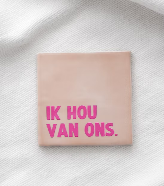 Tegeltje "Ik hou van ons" roze
