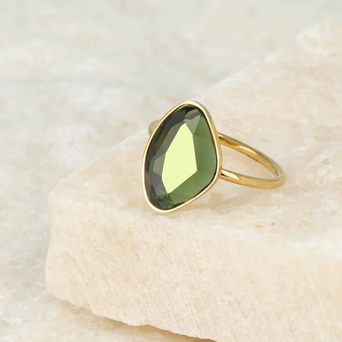 My Bendel Gouden aanschuifring - groen glassteen - stainless steel