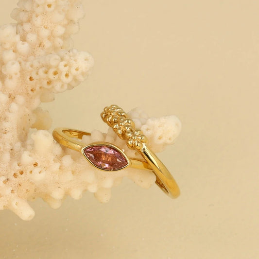 My Bendel - Gouden ring met bloemetjes - elegant en tijdloos sieraad - stainless steel