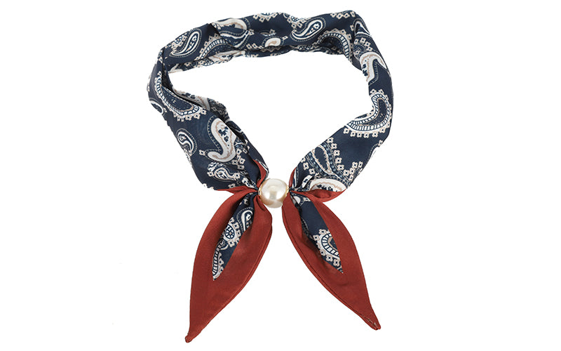 Sjaaltje blauw met magnetische parelsluiting